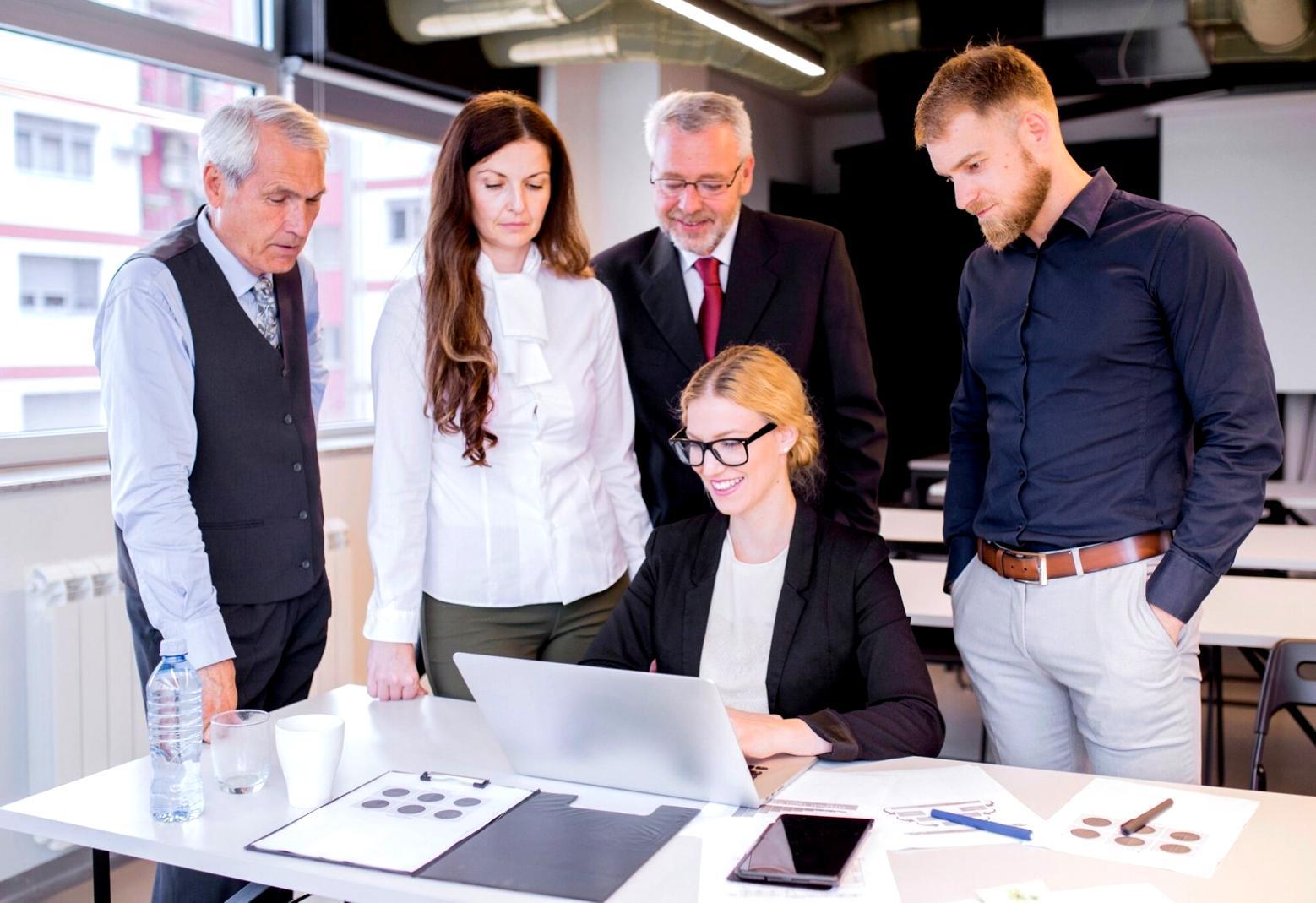 Gráficos financieros y análisis de presupuesto personal